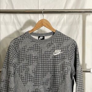 Nike Gray Patterned Sweatshirt